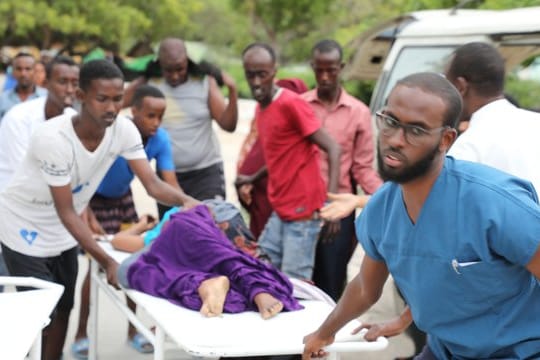Bei einem großangelegten Terrorangriff auf ein Hotel in der somalischen Hauptstadt Mogadischu sind mehrere Menschen getötet worden.