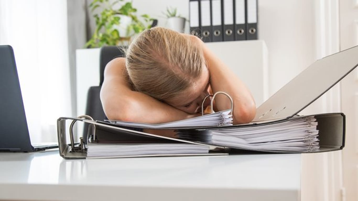 Selbst zehn Minuten Schlaf können schon Leistungsverbesserungen von ein paar Stunden bedeuten.