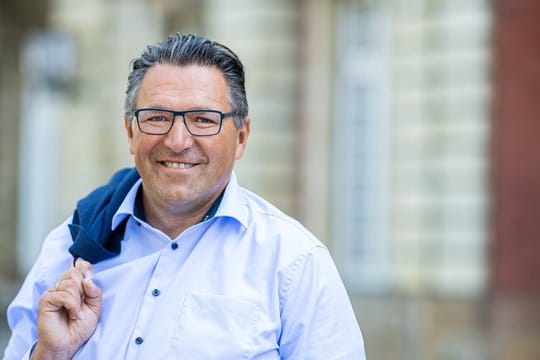"Wenn bei Routine-Untersuchungen auf Lebendtiermärkten vermehrt Infektionen gefunden werden, muss sofort die Bremse reingehauen werden, um die schnelle Verbreitung zu stoppen", sagt Stephan Ludwig.