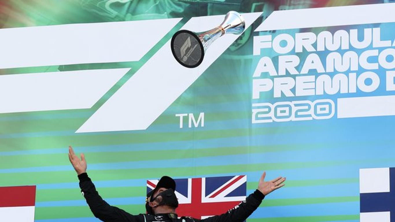 Lewis Hamilton fuhr beim sechsten Rennen der Corona-Notsaison seinen vierten Sieg in diesem Jahr ein.