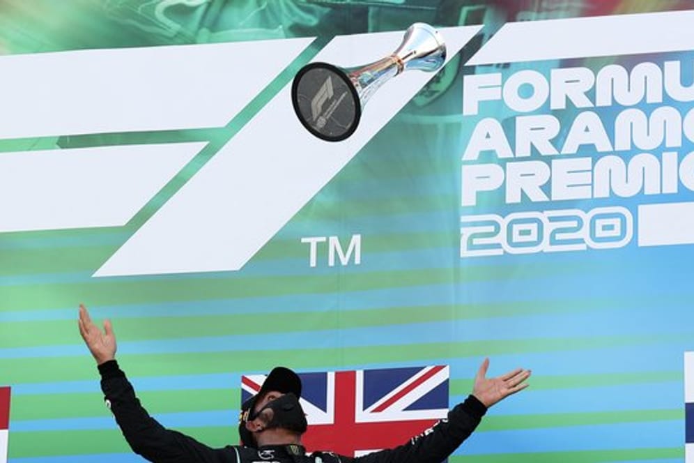 Lewis Hamilton fuhr beim sechsten Rennen der Corona-Notsaison seinen vierten Sieg in diesem Jahr ein.