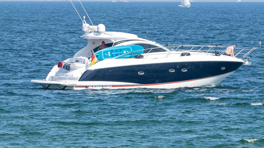 Eine Yacht in der Lübecker Bucht (Symbolbild): Ein Yacht-Fahrer ist am Sonntagabend mit viel zu hoher Geschwindigkeit über den Schweriner See gefahren. Eine Yacht in der Lübecker Bucht (Symbolbild): Ein Yacht-Fahrer ist am Sonntagabend mit viel zu hoher Geschwindigkeit über den Schweriner See gefahren.