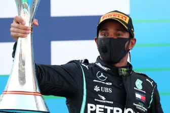 Lewis Hamilton: Der Formel-1-Weltmeister erhält den Großen Preis von Spanien.