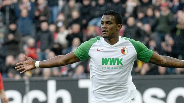 Verlängerte beim FC Augsburg und wird nach Bielefeld verliehen: Sergio Córdova. Verlängerte beim FC Augsburg und wird nach Bielefeld verliehen: Sergio Córdova.