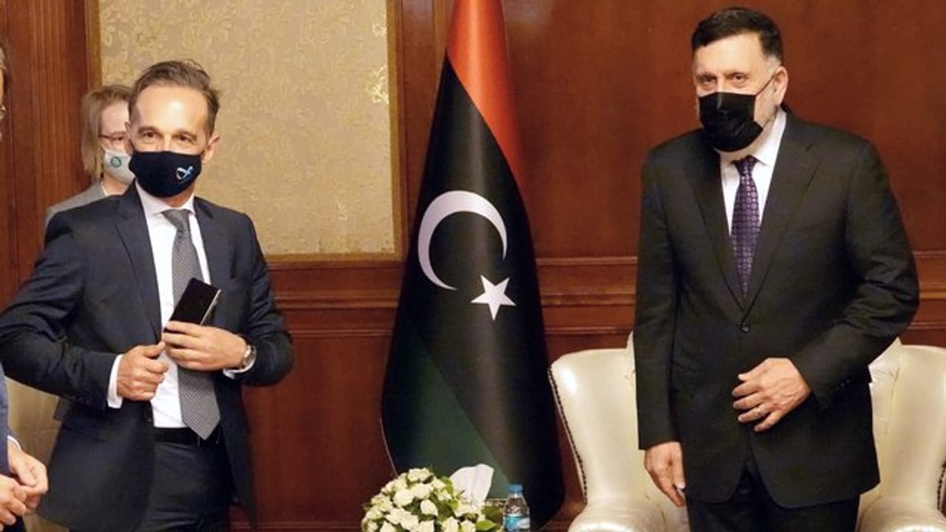 Bundesaußenminister Heiko Maas wird vom libyschen Ministerpräsidenten Fajis al-Sarradsch empfangen.