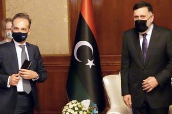 Bundesaußenminister Heiko Maas wird vom libyschen Ministerpräsidenten Fajis al-Sarradsch empfangen.