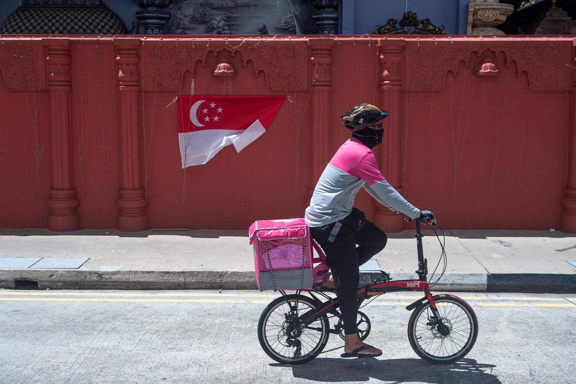 Ein Foodpanda-Lieferant in Singapur: Foodpanda gehört zu Delivery Hero.