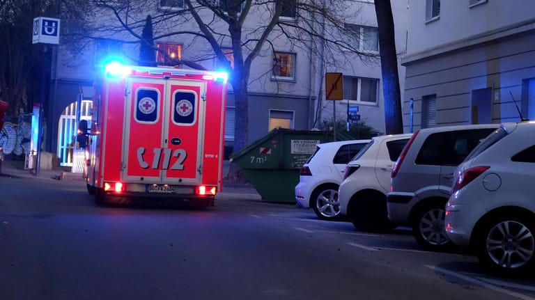 Ein Rettungswagen in Dortmund (Symbolbild): An einer Kreuzung hat sich ein Unfall mit RTW ereignet.