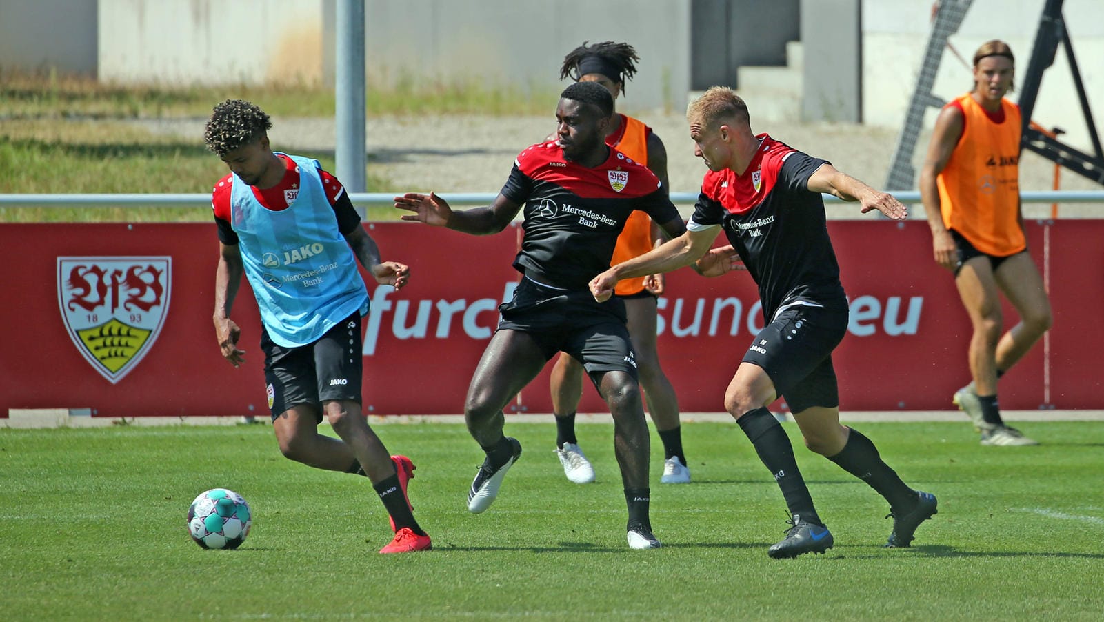 Der VfB Stuttgart beim Training: Ende August treffen die Schwaben auf den HSV und Arminia Bielefeld.
