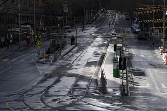 Straße in Melbourne: Es sind kaum Menschen oder Autos zu sehen.