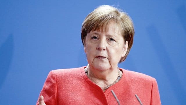 Bundeskanzlerin Angela Merkel schließt Lockerungen im Fußball aus.