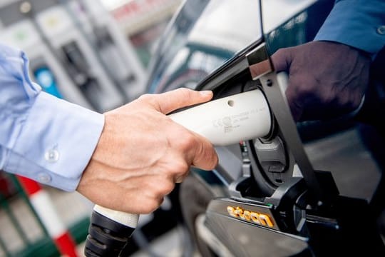 Die begünstigte Besteuerung von Firmenwagen mit Elektroantrieb wurde jetzt noch einmal ausgeweitet. Die begünstigte Besteuerung von Firmenwagen mit Elektroantrieb wurde jetzt noch einmal ausgeweitet.