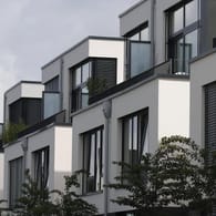 Neu gebaute Mehrfamilenhäuser in Düsseldorf: Unter bestimmten Bedingungen kann der Vermieter dem Mieter ohne Grund kündigen.