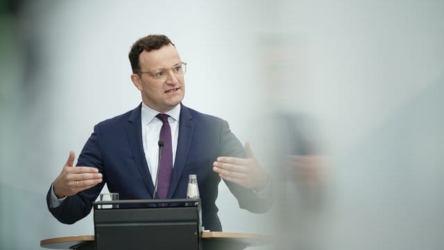 Gesundheitsminister Jens Spahn spricht in Berlin.