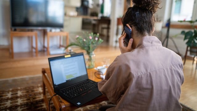 Der kleine Notebook-Bildchirm reicht nicht mehr? Kein Problem: Die Monitor-Lösung in Gestalt des Fernsehers steht meist nicht weit entfernt. Der kleine Notebook-Bildchirm reicht nicht mehr? Kein Problem: Die Monitor-Lösung in Gestalt des Fernsehers steht meist nicht weit entfernt.