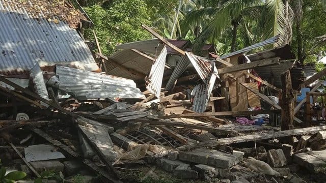 Umgestürztes Haus im philippinischen Masbate. Umgestürztes Haus im philippinischen Masbate.
