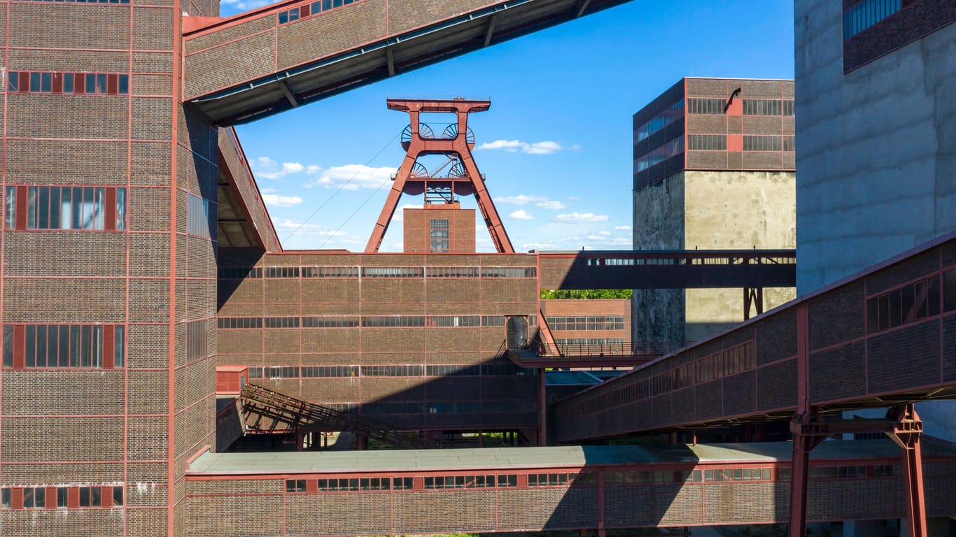 Das Weltkulturerbe Zollverein: Merkel besucht mit Laschet die alte Industrieanlage.