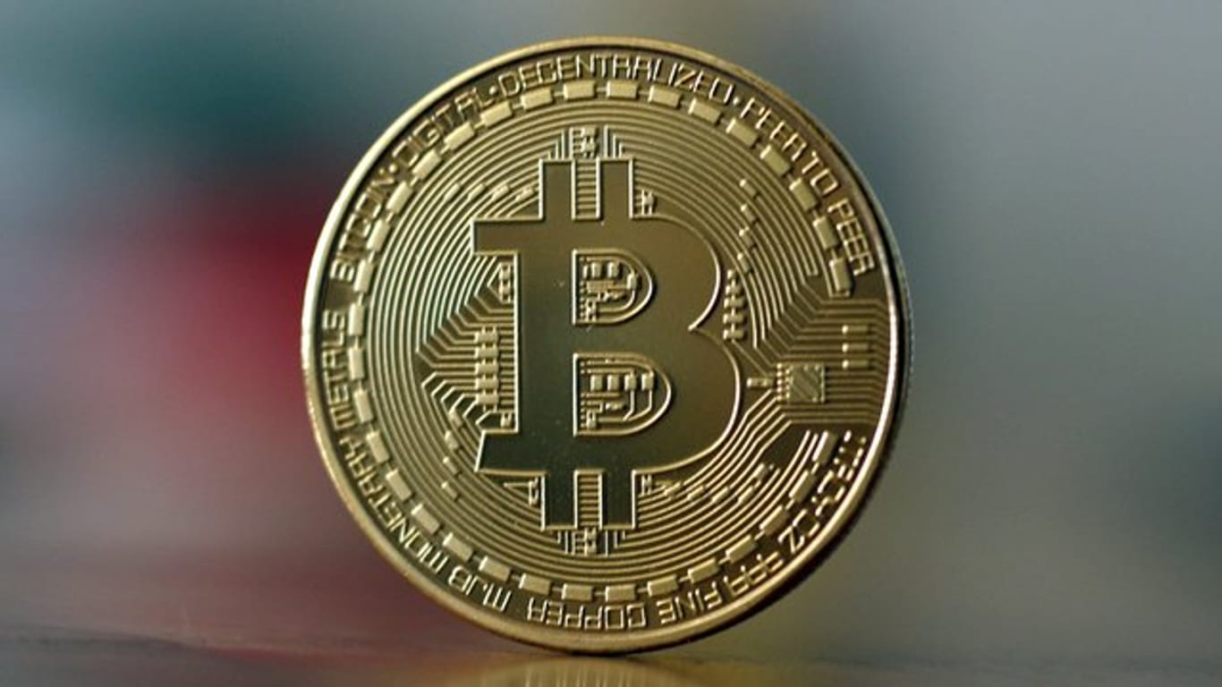 Digitale Währungen funktionieren auf Basis einer sogenannten Blockchain - also über eine Kette von Datenblöcken, die sich mit jeder Transaktion ausbaut.