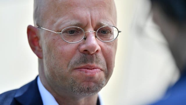 Andreas Kalbitz verzichtet endgültig auf den Fraktionsvorsitz im Brandenburger Landtag. Andreas Kalbitz verzichtet endgültig auf den Fraktionsvorsitz im Brandenburger Landtag.