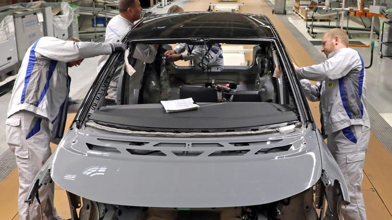 Produktion im VW-Werk Zwickau: Der weltgrößte Hersteller verdient derzeit an seinen Neuwagen kein Geld.