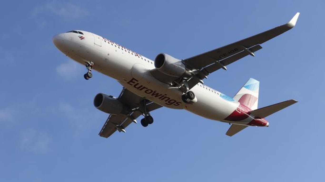 Eurowings-Flugzeug: Während der Corona-Pandemie lässt Eurowings den Mittelplatz in seinen Flugzeugen auf Wunsch frei – aber nur gegen Bezahlung.