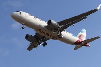 Eurowings-Flugzeug: Während der Corona-Pandemie lässt Eurowings den Mittelplatz in seinen Flugzeugen auf Wunsch frei – aber nur gegen Bezahlung.