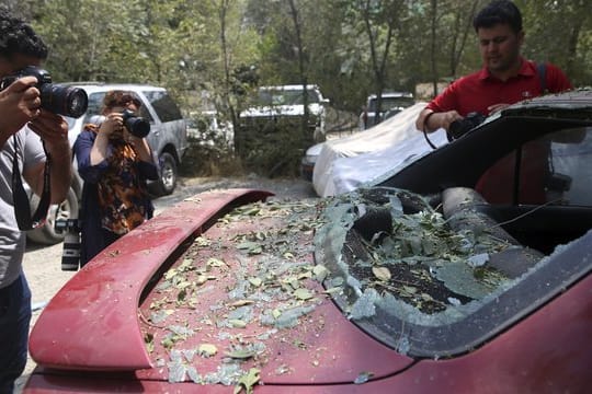 In der afghanischen Hauptstadt sind während der Feierlichkeiten zum Unabhängigkeitstag in mehreren Stadtteilen Raketen eingeschlagen.