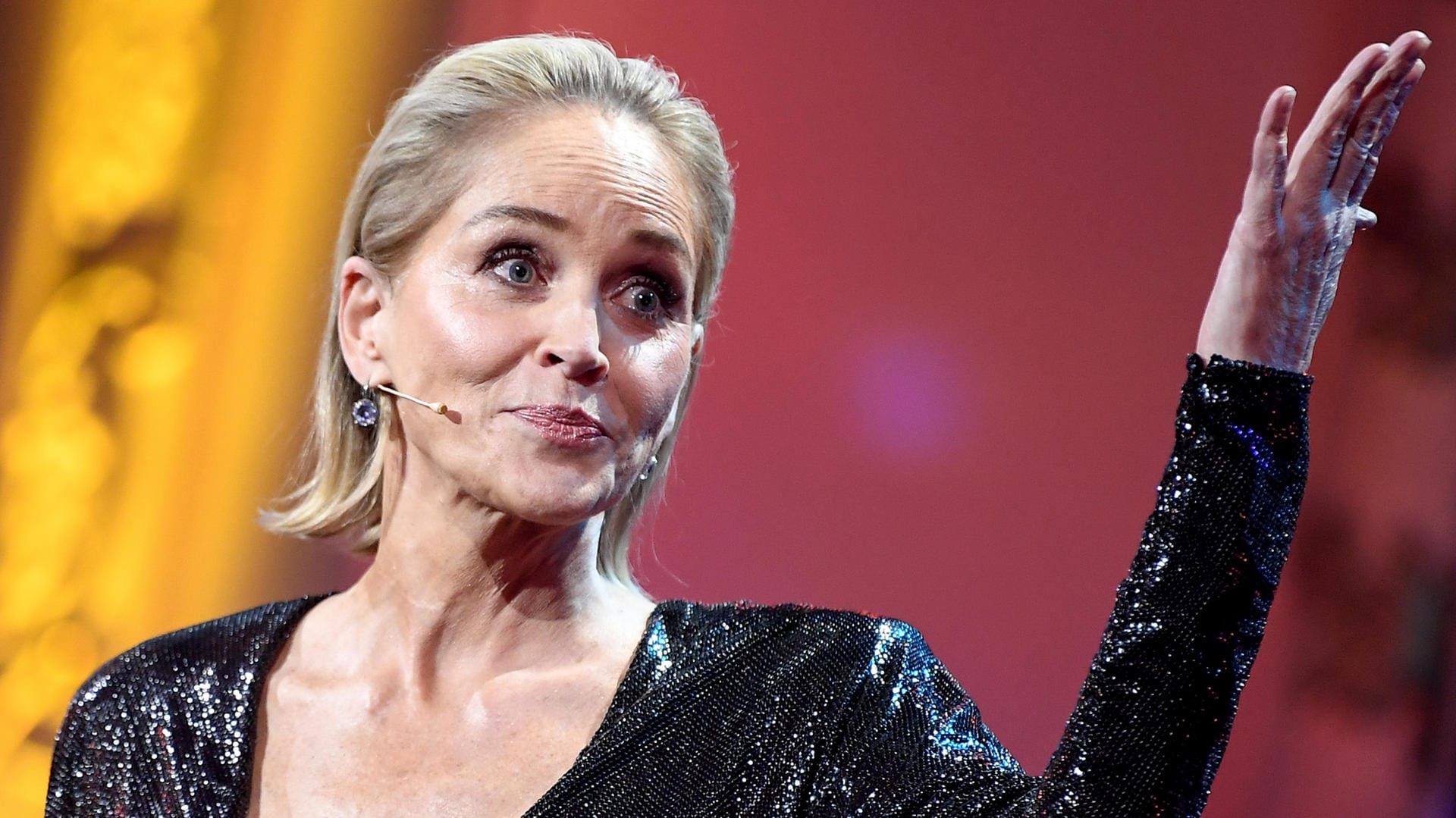 Sharon Stone: Die Schauspielerin spricht über Covid-Erkrankung ihrer Schwester.