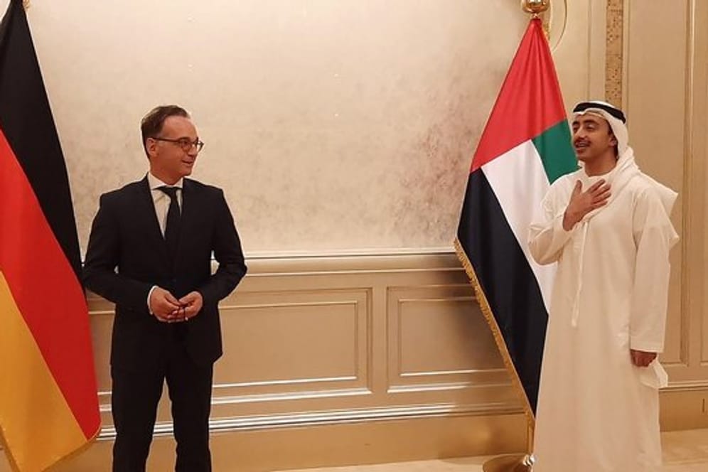 Heiko Maas (l), Bundesaußenminister, trifft Abdullah bin Said Al Nahjan, Außenminister der Vereinigten Arabischen Emirate.