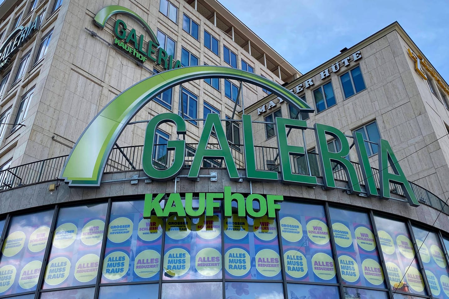 Filiale von Galeria Karstadt Kaufhof am Münchner Stachus: Die Sanierer des Unternehmens fordern Schadenersatz vom Staat. Filiale von Galeria Karstadt Kaufhof am Münchner Stachus: Die Sanierer des Unternehmens fordern Schadenersatz vom Staat.