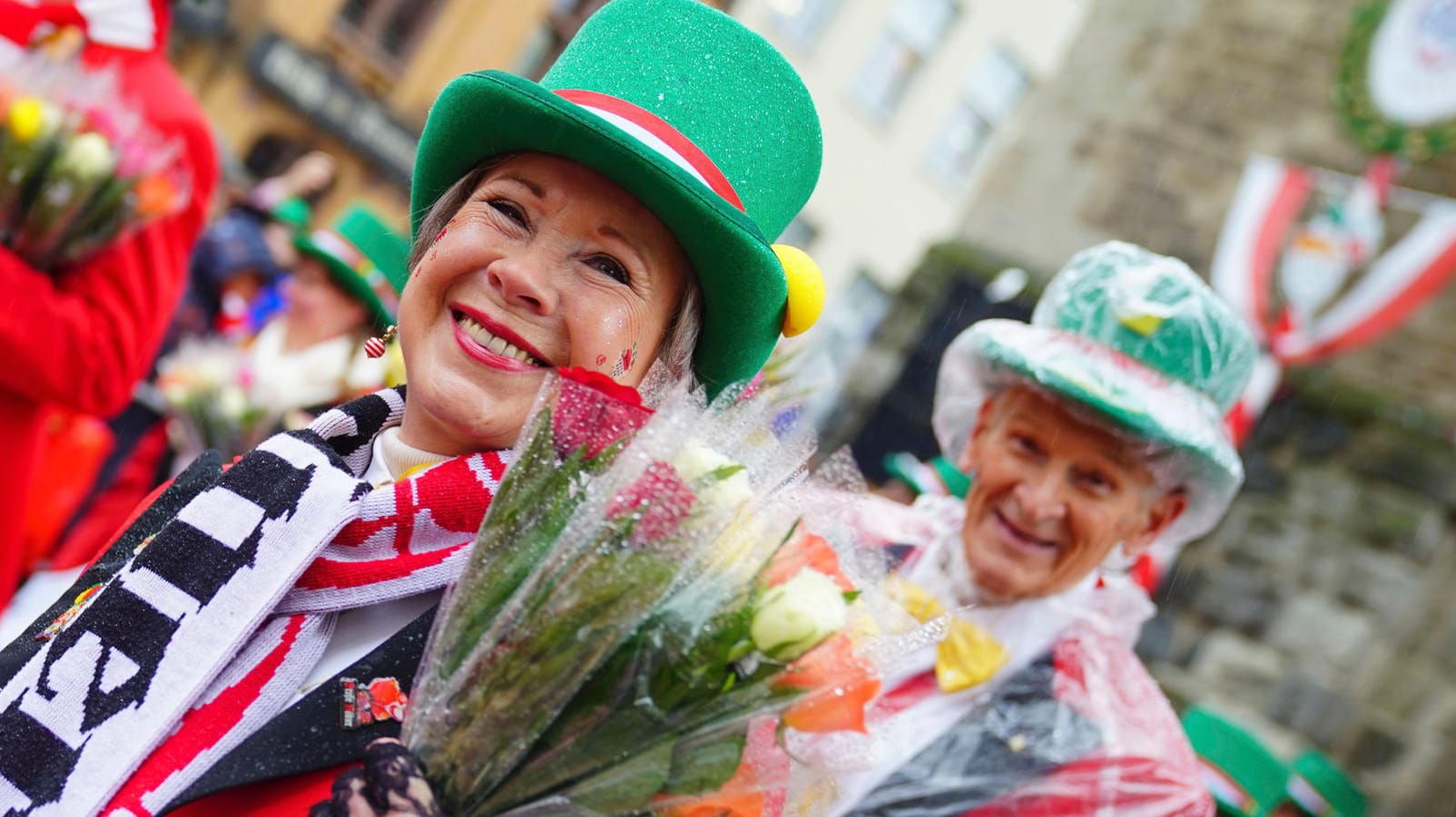 Teilnehmer am Kölner Rosenmontagszug (Archivbild): Wegen der Corona-Pandemie steht der Karneval womöglich unter einem Fragezeichen. Teilnehmer am Kölner Rosenmontagszug (Archivbild): Wegen der Corona-Pandemie steht der Karneval womöglich unter einem Fragezeichen.