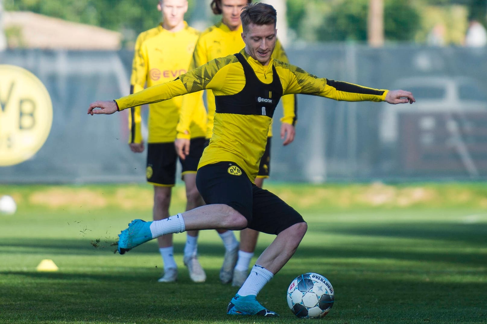 Nach langwierigen Verletzungsproblemen: Marco Reus hofft, bald wieder ins BVB-Mannschaftstraining zurückkehren zu können. (Archivbild)