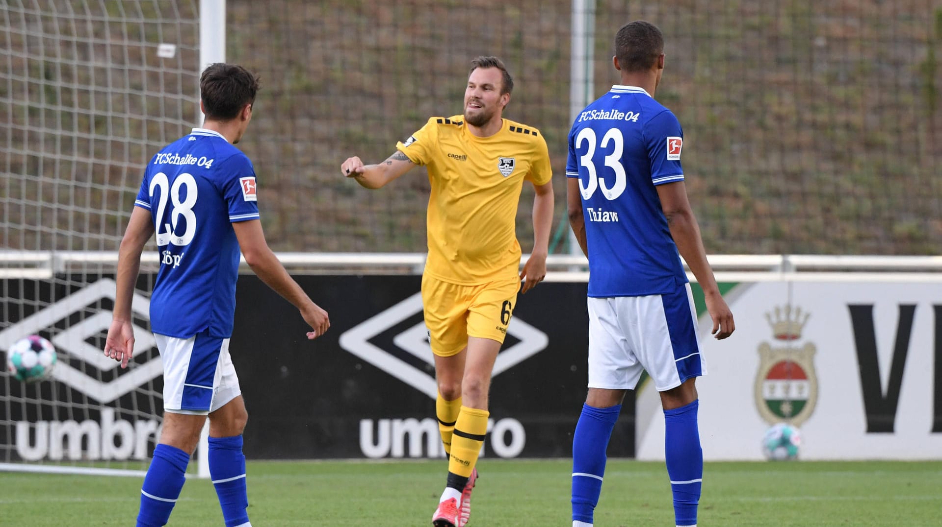 Jubel gegen Erzrivalen: Ex-BVB-Star Kevin Großkreutz (Mitte) freut sich über seinen Treffer im Testspiel gegen den FC Schalke 04. Jubel gegen Erzrivalen: Ex-BVB-Star Kevin Großkreutz (Mitte) freut sich über seinen Treffer im Testspiel gegen den FC Schalke 04.