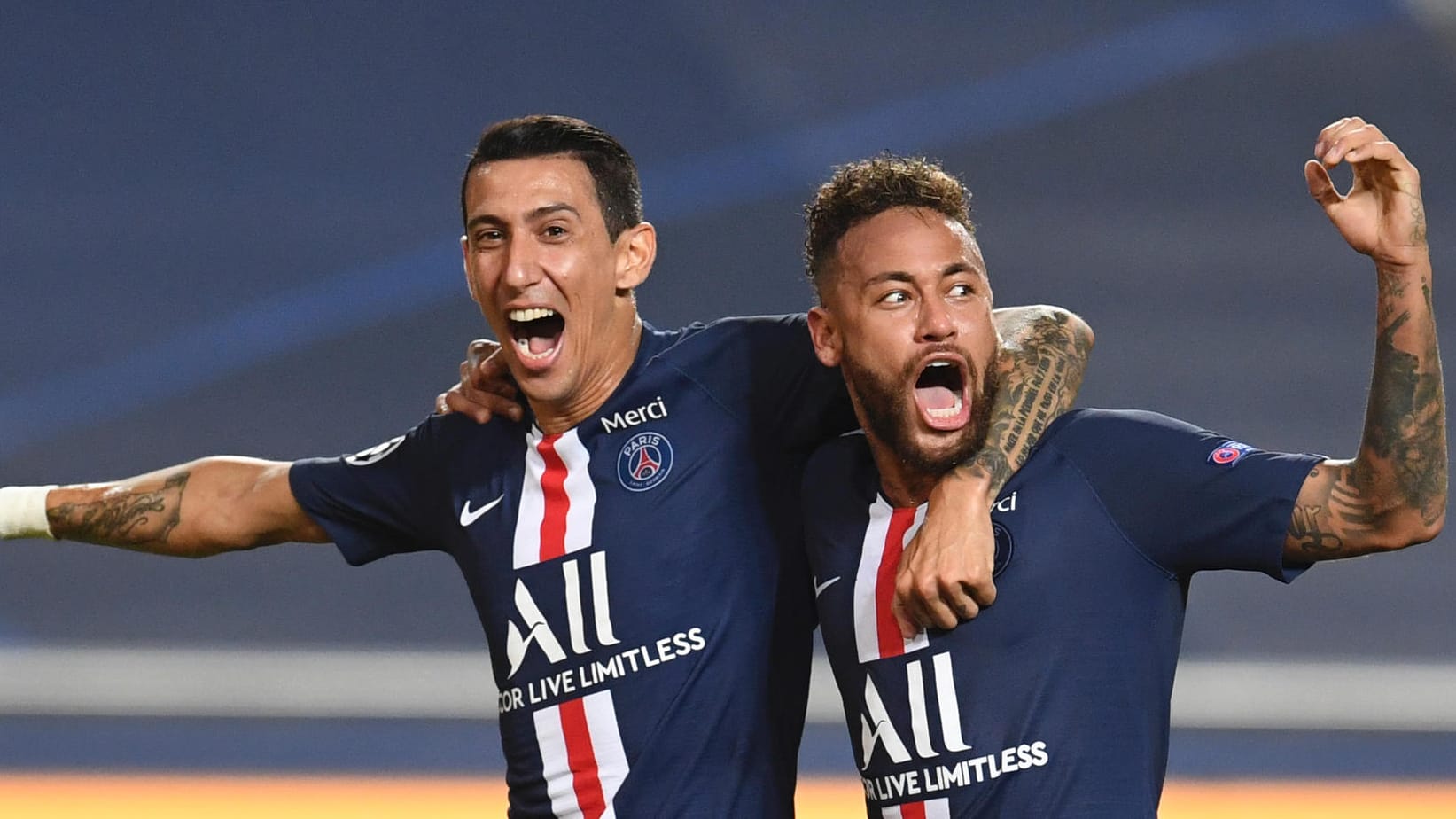 Angel Di Maria (l.) jubelt mit Mitspieler Neymar: PSG steht im Finale der Champions League.