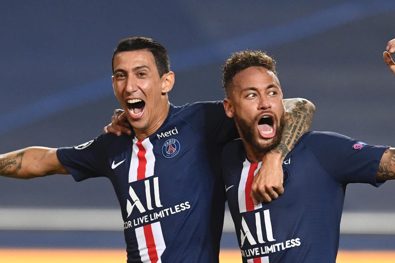 Angel Di Maria (l.) jubelt mit Mitspieler Neymar: PSG steht im Finale der Champions League.