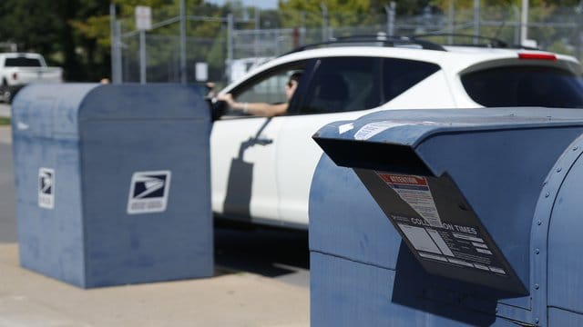 Der Streit um die Briefwahl und Ausstattung der US-Behörde geht weiter. Der Streit um die Briefwahl und Ausstattung der US-Behörde geht weiter.