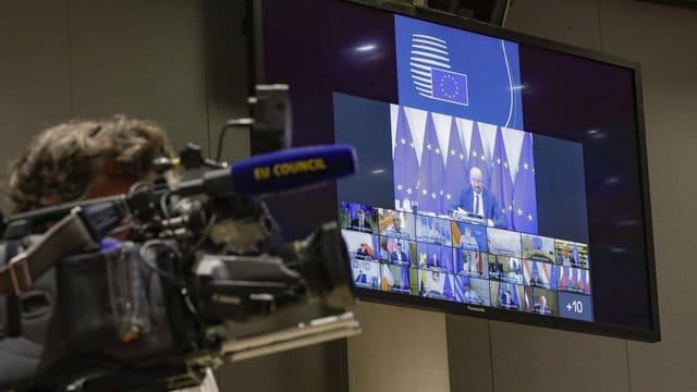 Die Staats- und Regierungschefs der EU sprechen bei einer Videokonferenz über den Umgang mit der politischen Krise in Belarus. Die Staats- und Regierungschefs der EU sprechen bei einer Videokonferenz über den Umgang mit der politischen Krise in Belarus.