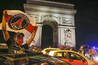 Die Fans in Paris und die Presse feierten den Sieg von PSG.