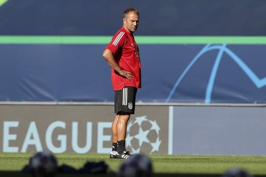 Hansi Flick wünscht sich mehr "Eins-gegen-Eins"-Fußballer.