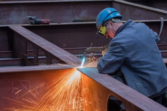 Laut einer Umfrage sympathisieren 61 Prozent der Deutschen mit dem Modell einer Vier-Tage-Woche, wenn es dem Schutz von Arbeitsplätzen dient.