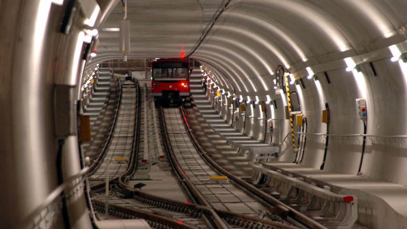 Ein U-Bahnwagen in einem Tunnel in Nürnberg (Archivbild): Die Züge werden durch ein neues Modell ersetzt.