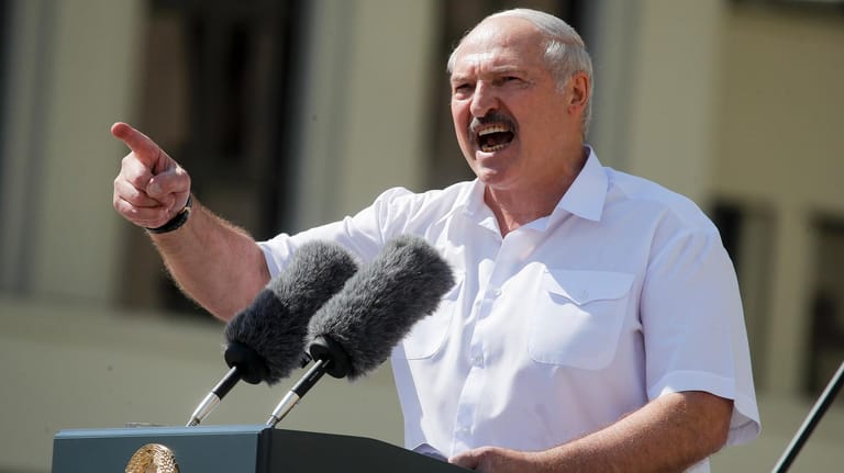 Machthaber Lukaschenko will nun offenbar seine Macht im Land wieder festigen, um dann die internationalen Strafmaßnahmen auszusitzen.