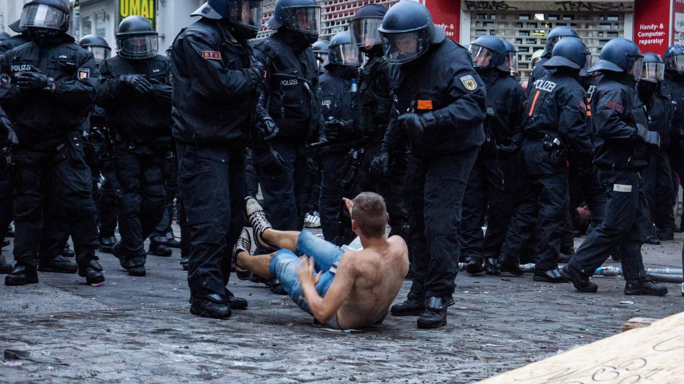 Polizeigewalt bei den G20-Demos in Hamburg: "Im Überschwang der Gefühle kann es zu einem Gewaltrausch kommen."