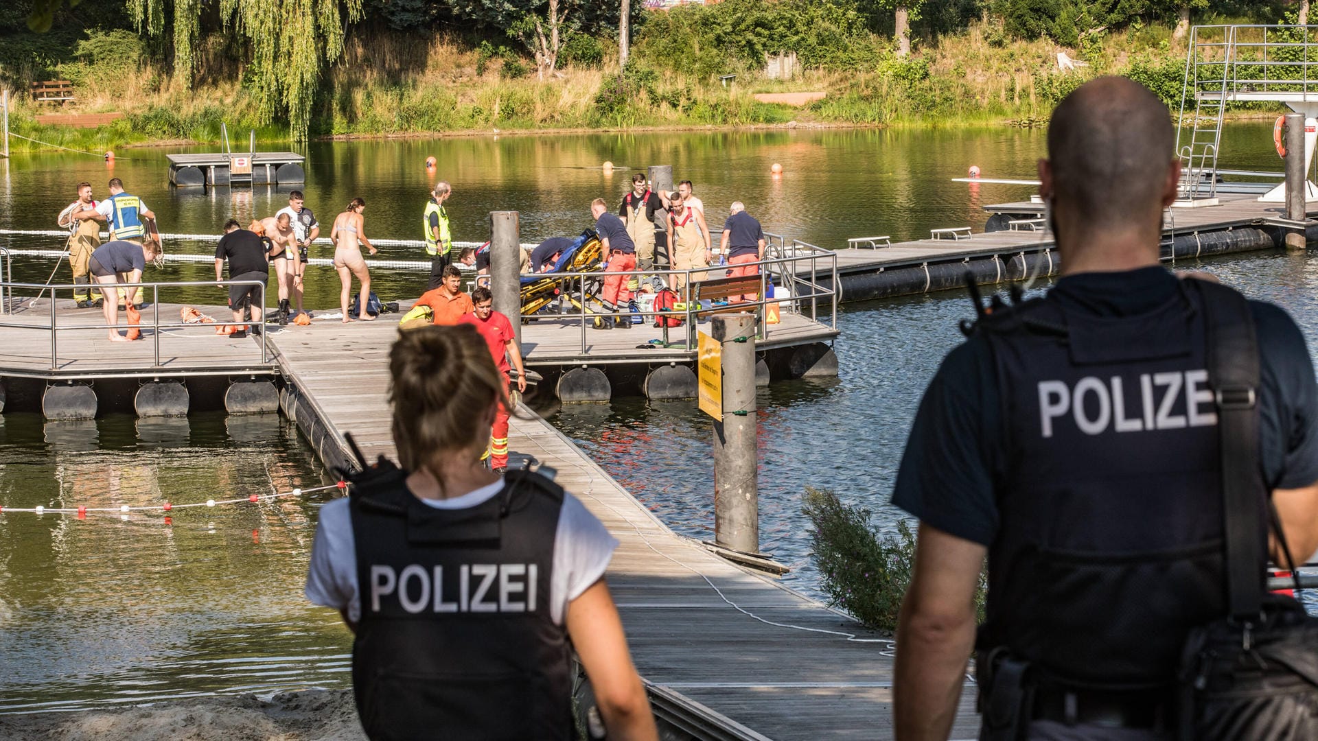 Unglück am Badesee: An unbeaufsichtigten Gewässern gibt es immer wieder Notfälle. Unglück am Badesee: An unbeaufsichtigten Gewässern gibt es immer wieder Notfälle.