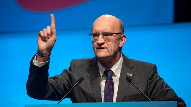 Frank Pasemann: Der AfD-Abgeordnete wird aus der Partei ausgeschlossen. Frank Pasemann: Der AfD-Abgeordnete wird aus der Partei ausgeschlossen.
