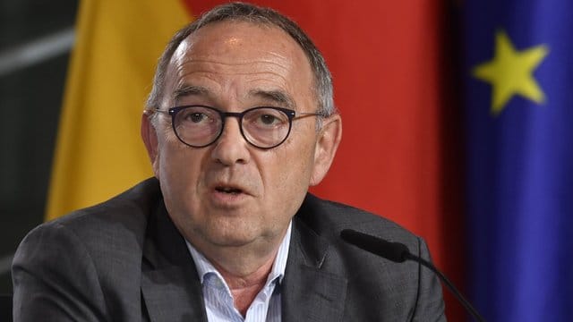 SPD-Bundesvorsitzender Norbert Walter-Borjans kritisiert den CDU-Vorschlag zur Wahlreform. SPD-Bundesvorsitzender Norbert Walter-Borjans kritisiert den CDU-Vorschlag zur Wahlreform.