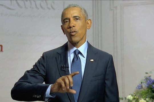 Ex-US-Präsident Barack Obama greift während des Parteitages der US-Demokraten Donald Trump an.