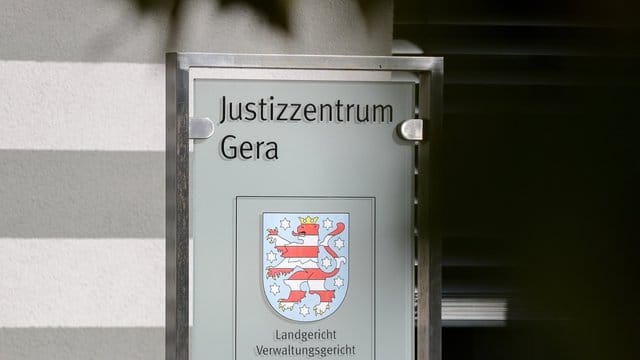 Prozess in Gera: Hauptfeldwebel soll Soldatin zu Sex gezwungen haben. Prozess in Gera: Hauptfeldwebel soll Soldatin zu Sex gezwungen haben.