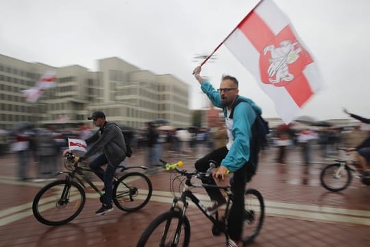 Aktivisten der Opposition in Belarus kritisieren die Wahl des autoritären Präsidenten Lukaschenko.