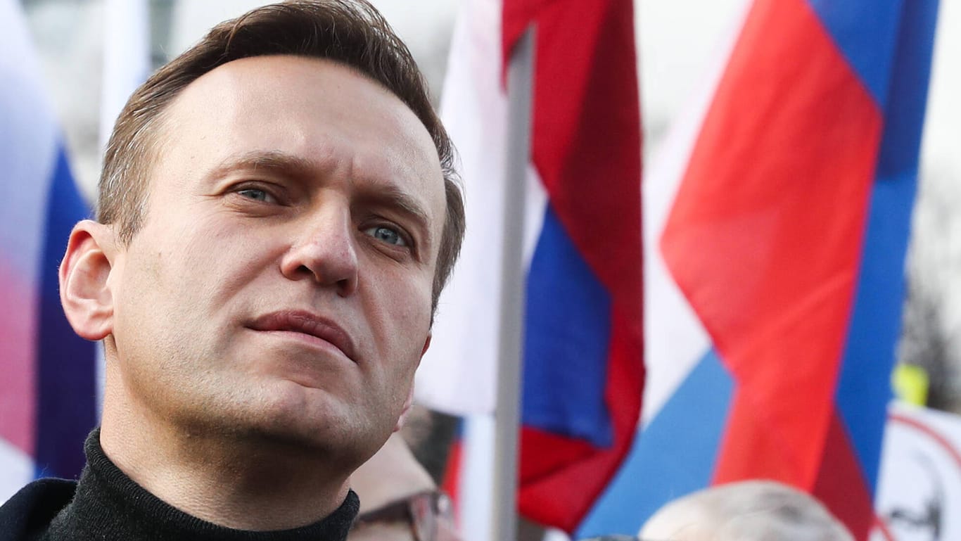 Alexei Navalny ist ein russischer Oppositionsführer. Auf ihn wurden schon öfter Anschläge verübt.